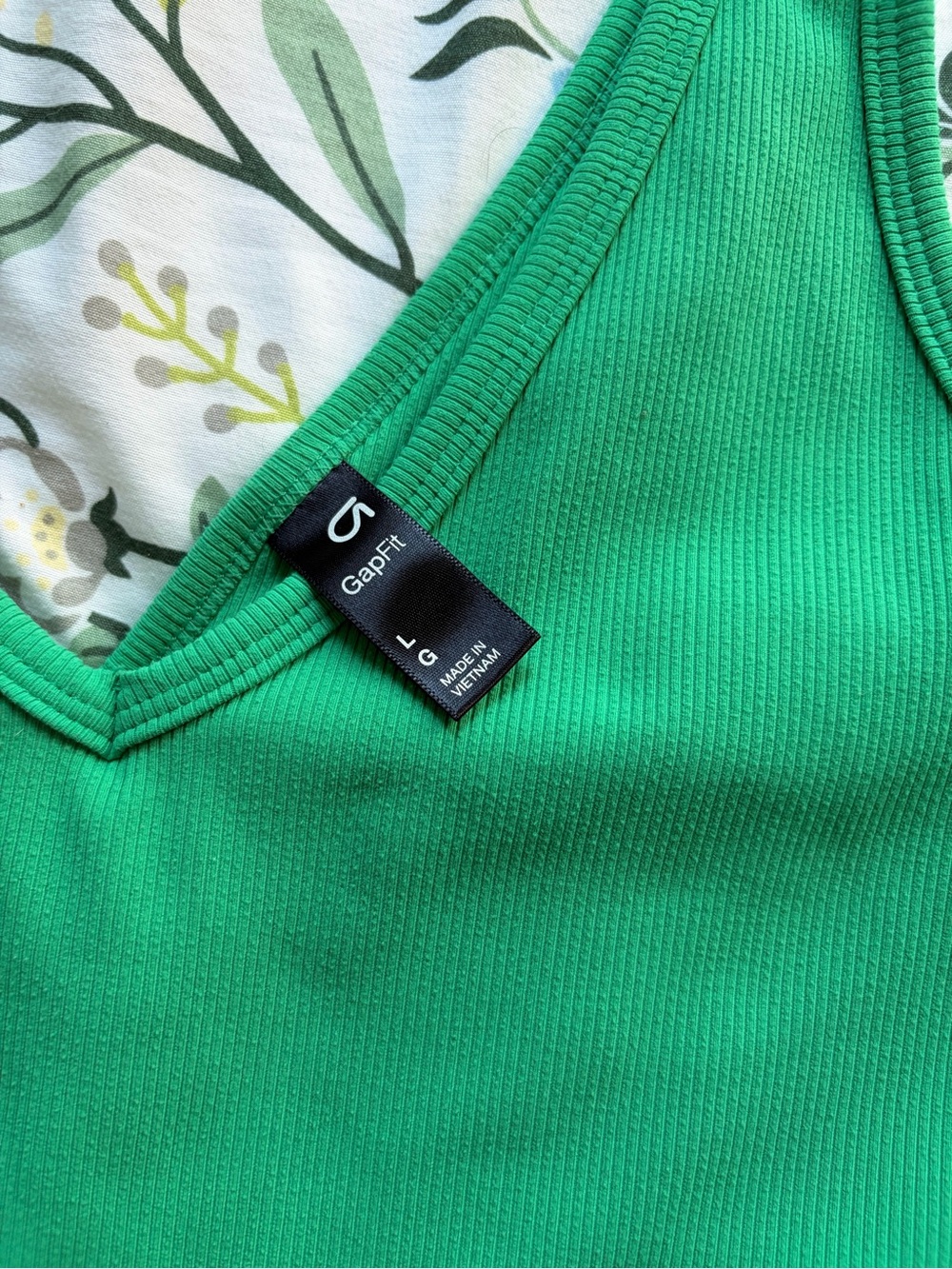 GapFit Studio Rib V-Neck Brami - Picture 2 of 5